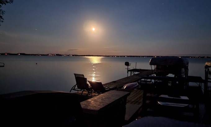 Spicer Cottage | Green Lake home with a shallow sandy beach on the north shore.