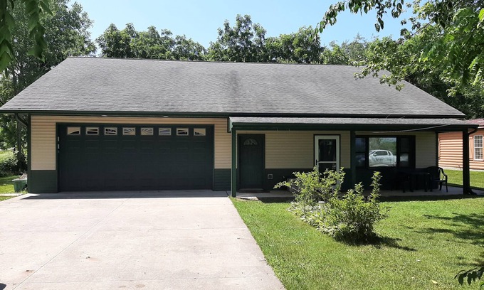 Markesan Cabin | Green Lake View Cottage