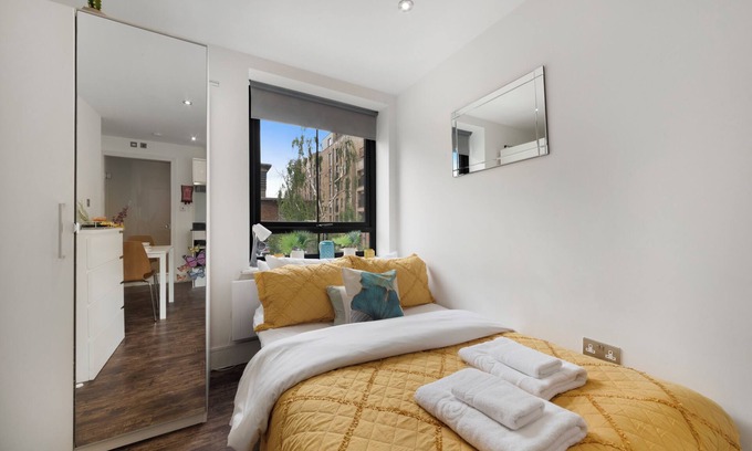 Harringay Apartment | Green Lane Studio by MoreThanStays