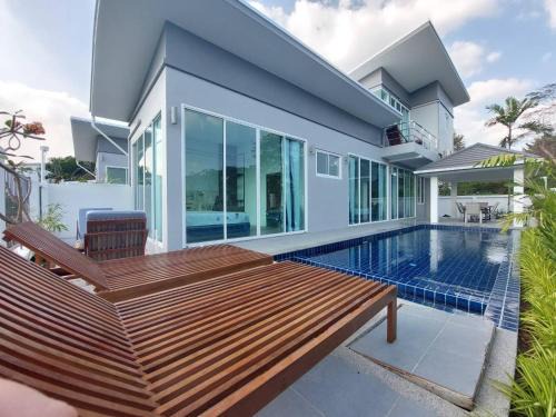 Phra Pradaeng Villa | Green Lung Pool Villas Bangkok