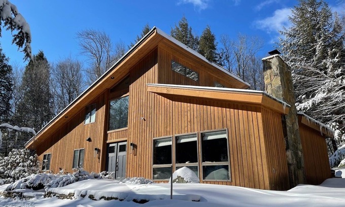Stratton Ski Chalet | Green Mountain Chalet w/Hot Tub, Sauna, Treehouse on 4 acres