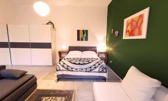 Mariahilf Apartment | Green Palm - cozy, central with green view