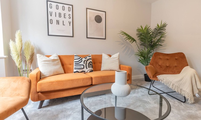 Coventry House | Green Park House | Private Parking and Garden