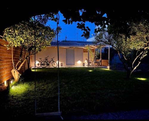 Marathopoli House | Green room