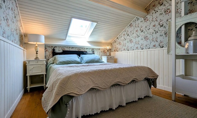 Rosieres Bed & Breakfast | Green Room with Shared Garden near Puy-en-Velay