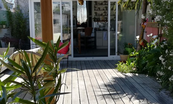 Auray House | Green terrace house