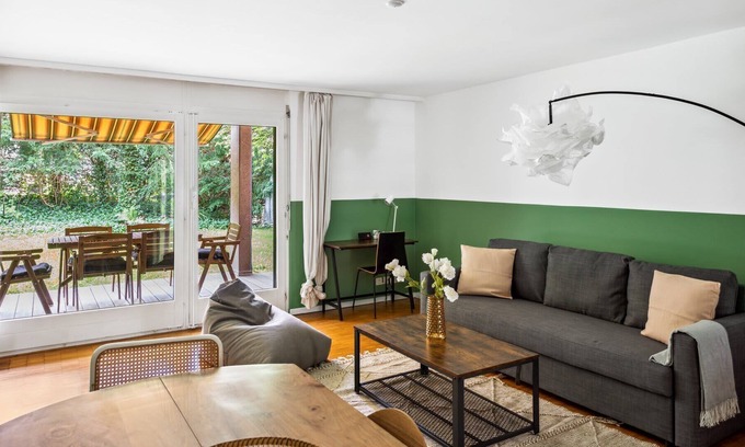 Hirslanden Apartment | Green Terrace: Spacious Apartment