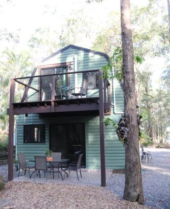 Landsborough Ski Chalet | GREEN TREES CHALET Australia Zoo close by