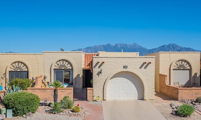 Desert Hills IV House | Green Valley Casita - View !