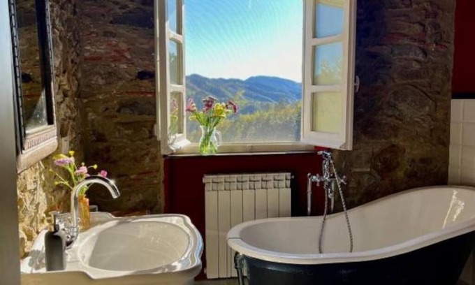 Brugnato House | Green Valley House: Jasmine