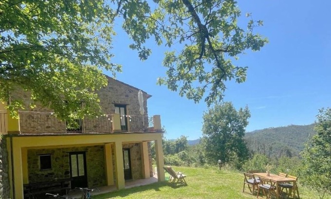 Brugnato House | Green Valley House: Oleander