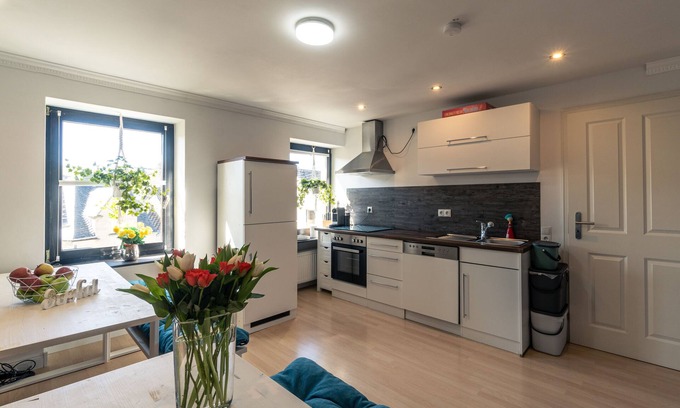 Weibern Apartment | Green Valley Lounge - Homesite Apartments
