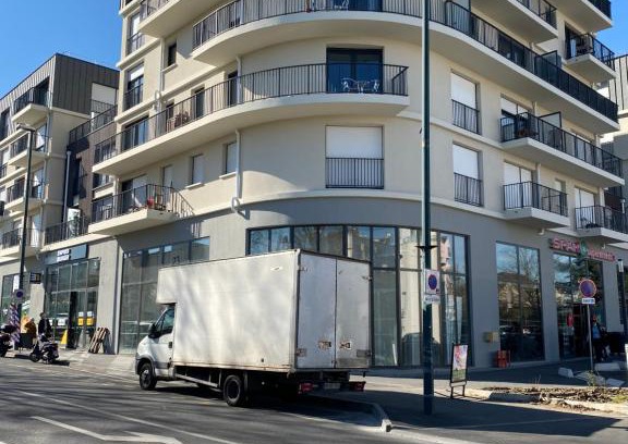 Sannois Apartment | Green View
