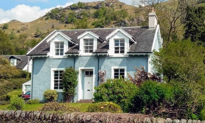 Cairndow House | Greenbank, Lochgoilhead. Spacious Victorian house large garden mesmerizing view.