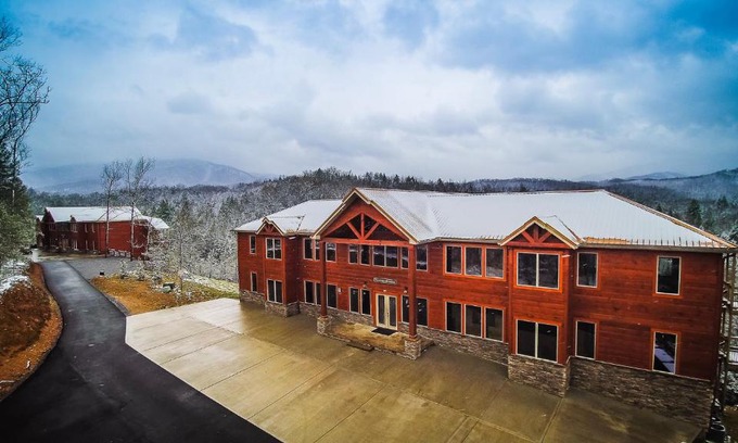 Pittman Center House | Greenbrier Estate Cabin