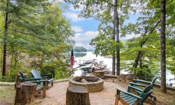 Six Mile House | Greene Lodge at East Cove on Lake Keowee