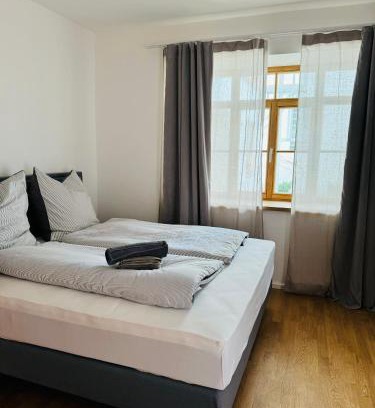 Tittmoning Apartment | Greenhouse Apartment am Stadtplatz
