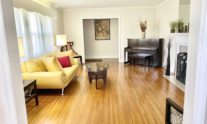 Toddville Road House | Greenhouse Studios very cozy and minutes from Uptown, Airport, Whitewater Center