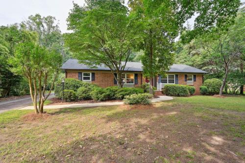 Greensboro House | Greensboro Golf Getaway - 9 Mi to Downtown!