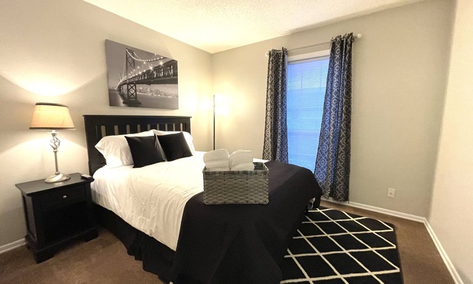 Greensboro House | Greensboro's Hidden Gem 3bd/1.5bth Cozy Clean Home