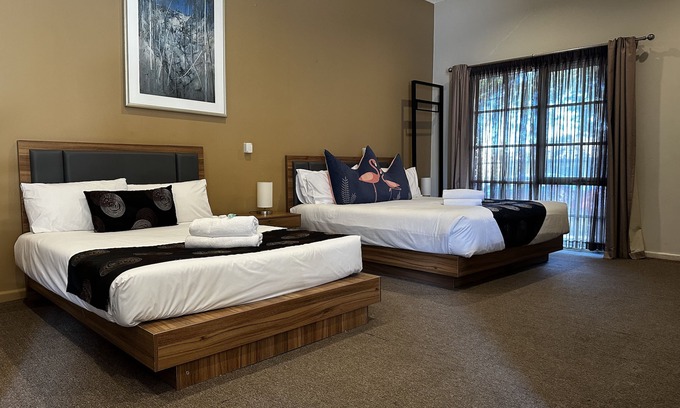 Macleod Hotel | Greensborough Motel