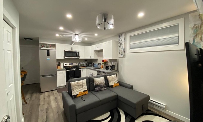 Regina House | Greensville 2Bedroom, 3Bed Spacious, Cozy Guest Suite in the Greens, East Regina
