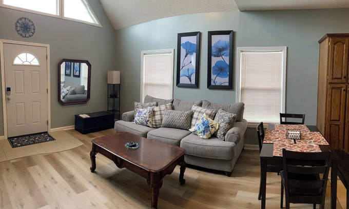 Hemlock House | Greentown Comfort- King bed, full kitchen, pure water!