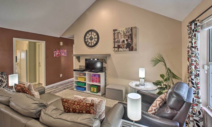 Greenville - Spartanburg Cottage | Greenville Cottage w/ Private Backyard & Deck