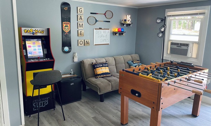 Greenville House | Greenville Getaway w/HOT TUB & GAME ROOM