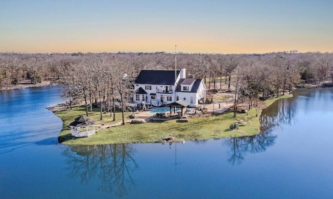 Greenville Other | GREENVILLE House · Getaway - Private Lake, Kayaking, Trails, Jaccuzi