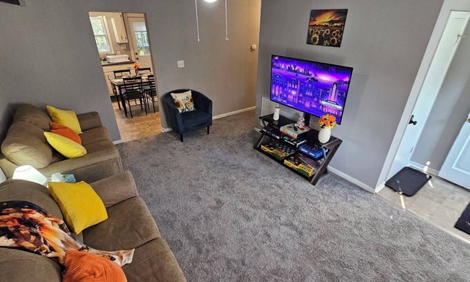 Greenville Apartment | Greenville Retreat Centrally located sleeps 5 near ECU Stadium and Hospital