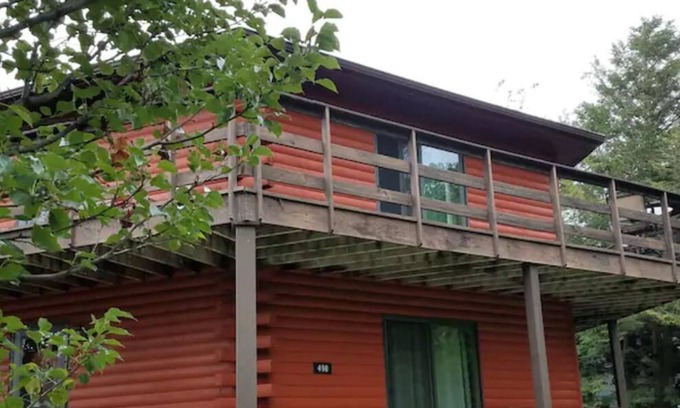 Green Lake Condo | Greenway Log Cottage - Duplex 2 Upper unit