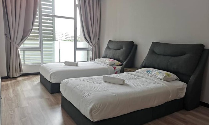 Taman Charming Apartment | Greenwich South Condo