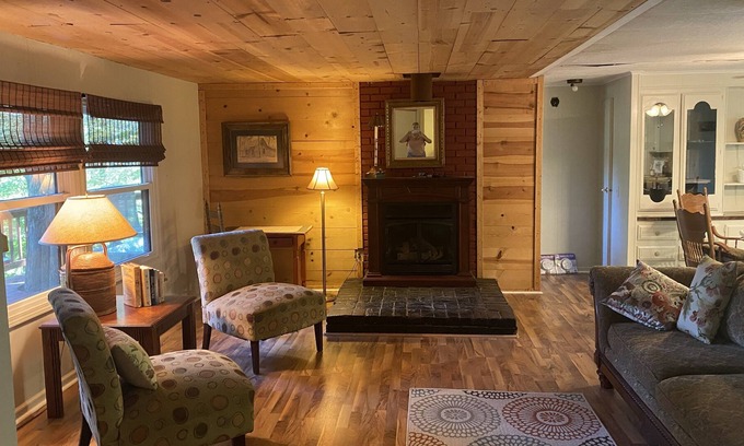 Providence House | Greenwood Lodging and Retreat-Hunters, Families, Groups, Horses, Barn, Dogs