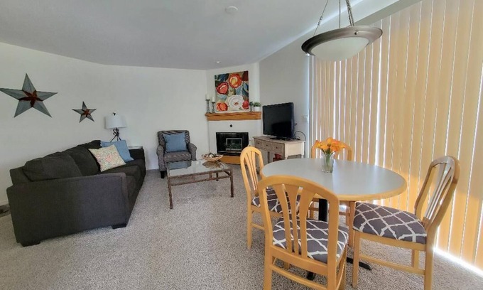 Englewood Condo | Greenwood Village Condo - Your Home Away from Home!