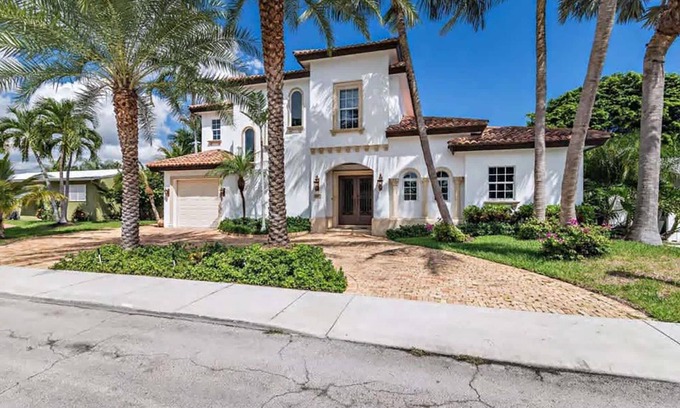 Southside House | Gregory Place - Dine Alfresco by the Pool in South End Sophistication