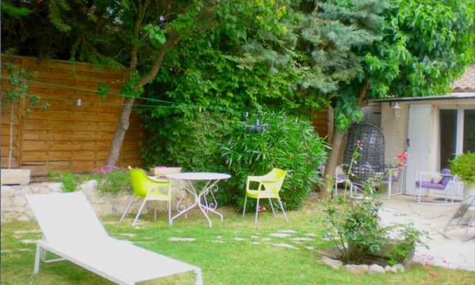 Greoux-les-Bains Apartment | GREOUX, T2 (1 bedroom), garden, parking space, free WI-FI, AIR CONDITIONING