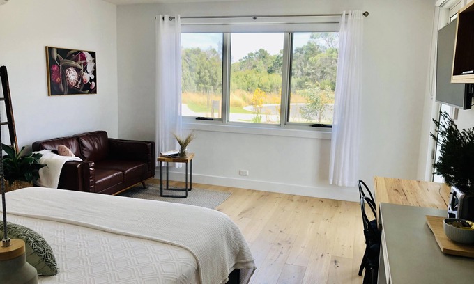 Inverloch Bed & Breakfast | Grevillea King Suite. Inlet Waters Escape. Stroll the inlet & nature boardwalk.