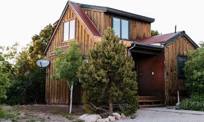 Moab Cabin | Grey Dawn Cabin @ Whispering Oaks, 20 miles from Moab!