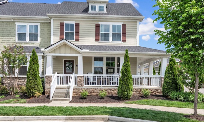 Franklin House | Grey Haven: 5 Star Stay, Grill, Fire Pit & More