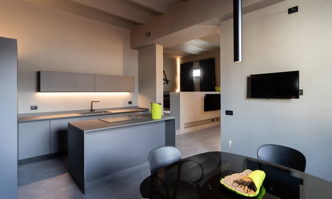Pontedera Apartment | GREY LOFT luxury suite