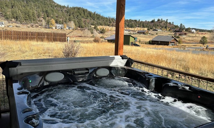 Pagosa Highlands House | Grey Rock Cottage: Hot Tub, Pet-Friendly, Mountain Views, Near Lake and San Juan National Forest!