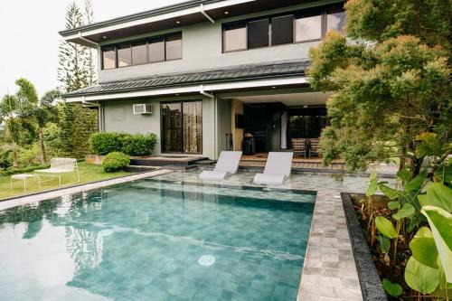 Balamban Villa | Grey Rock Mountain Villa w/Private Pool & Jacuzzi