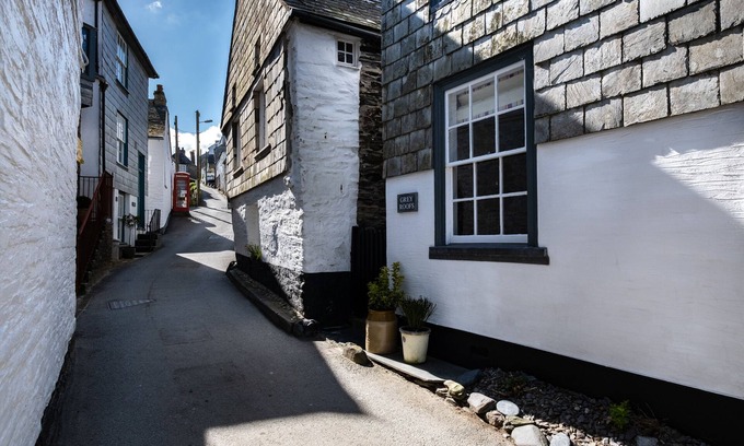 Port Isaac Cottage | GREY ROOFS, pet friendly, character holiday cottage in Port Isaac