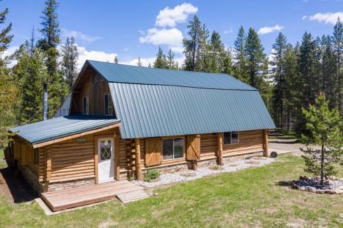 Island Park House | Grey Wolf Retreat