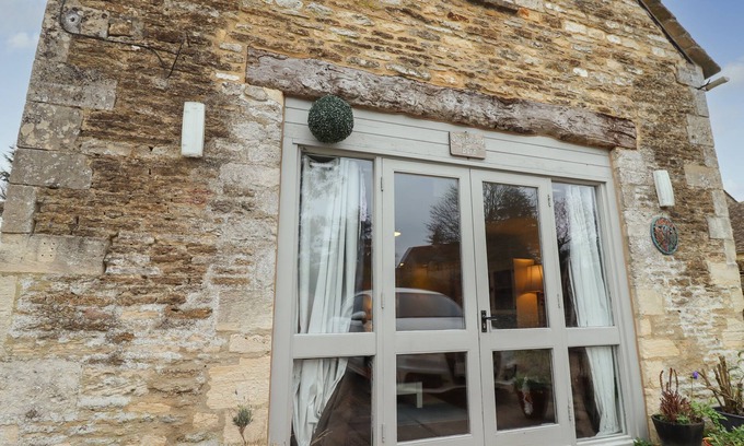 Barnsley Cottage | Greyhound Barn