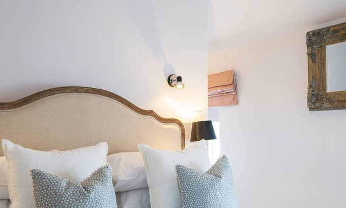 Henley House | Greys View Cottage - Cosy 2 Bedroom Retreat