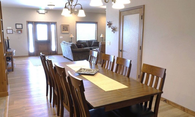 Heyburn House | Greystone Crossing Suite #6