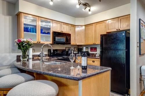 Upper Village House | Greystone Lodge 229 Ski-in Out