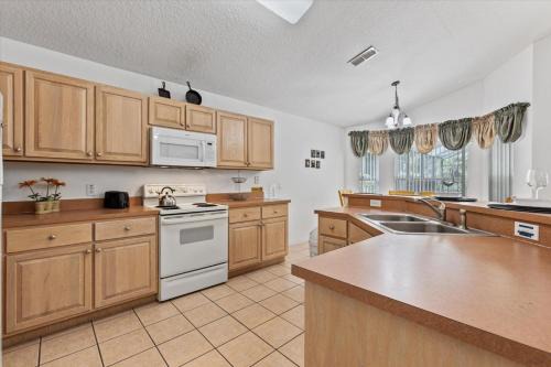 Cumbrian Lakes Villa | GRH14444 - Cumbrian Lakes - 4 Bed 3 Baths Villa